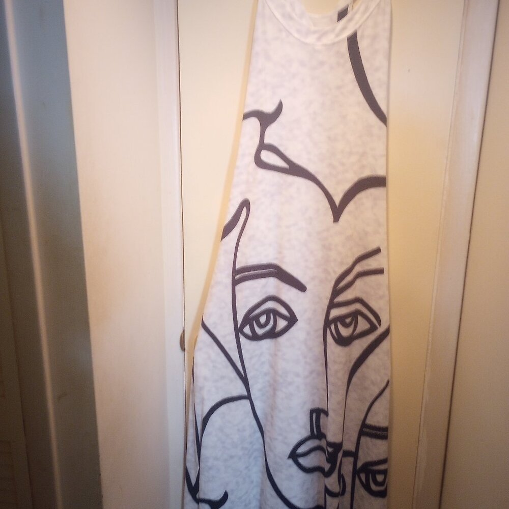 Maxi dress face design 2 side pockets, criss cross sleeveless New!! 2XL